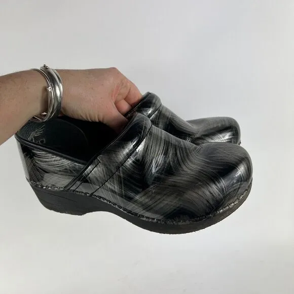 Dansko XP 2.0 women's size 9 silver swirl classic slip on minimalist office clog