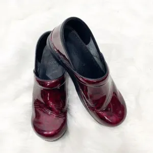 DANSKO BURGUNDY Patent Leather Clogs 42