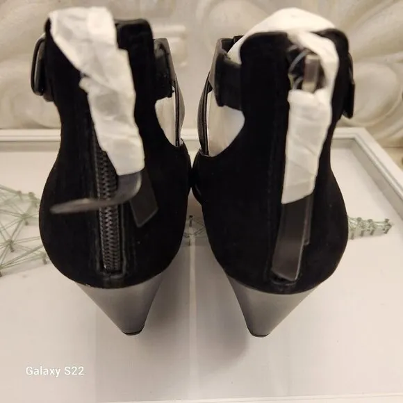 Donald J Pliner SILA 2 Black Wedge Sandals. NIB. Size: various