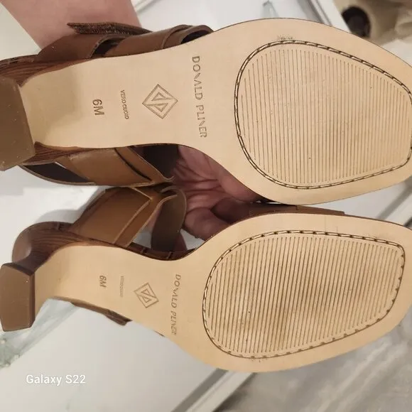 Donald Pliner &quot;Kamele&quot;  Vachetta Leather sandals. NIB. Size 6