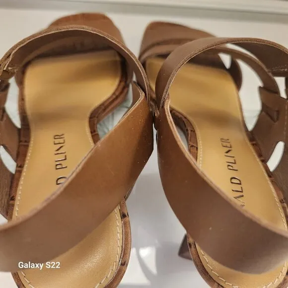Donald Pliner &quot;Kamele&quot;  Vachetta Leather sandals. NIB. Size 6