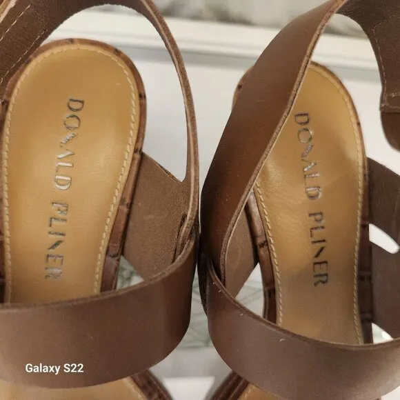 Donald Pliner &quot;Kamele&quot;  Vachetta Leather sandals. NIB. Size 6