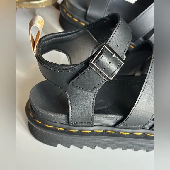 Dr. Martens Blaire Black Hydro leather ankle strap Sandals size 9 NWOB