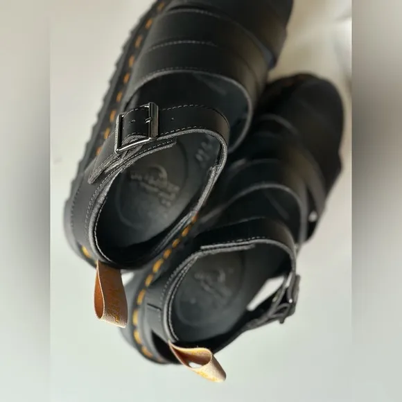 Dr. Martens Blaire Black Hydro leather ankle strap Sandals size 9 NWOB