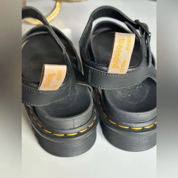 Dr. Martens Blaire Black Hydro leather ankle strap Sandals size 9 NWOB