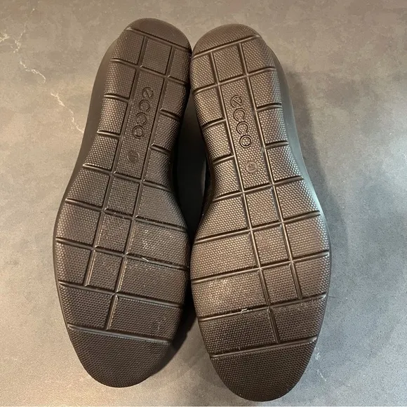 Ecco sz 40 US 9.5 Felicia black leather slip on loafers