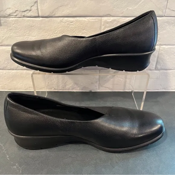 Ecco sz 40 US 9.5 Felicia black leather slip on loafers