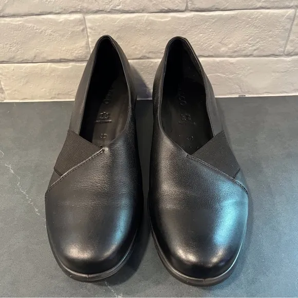 Ecco sz 40 US 9.5 Felicia black leather slip on loafers