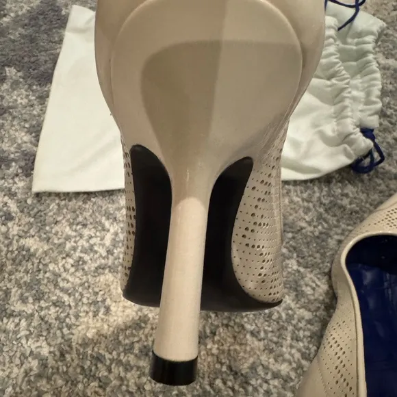 Elegant Cream Women's Heels Perforated 100% Leather