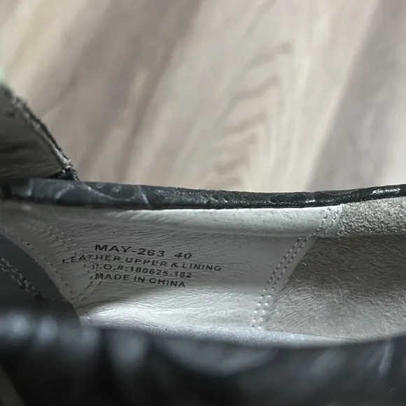 Elegant Gray and Black Women's Shoes