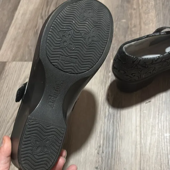 Elegant Gray and Black Women's Shoes
