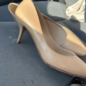 Elegant Tan Women's Heels