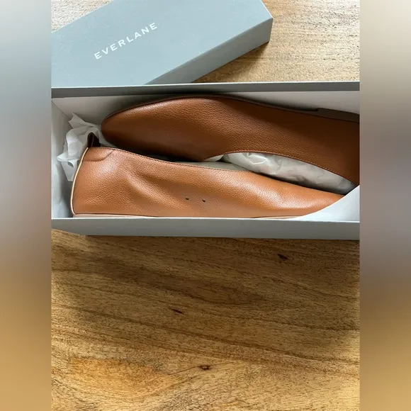 Everlane Tan Leather Flats Minimalist Design