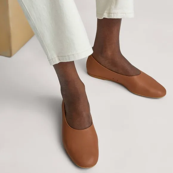 Everlane Tan Leather Flats Minimalist Design