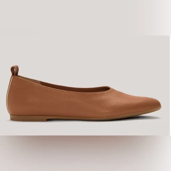 Everlane Tan Leather Flats Minimalist Design