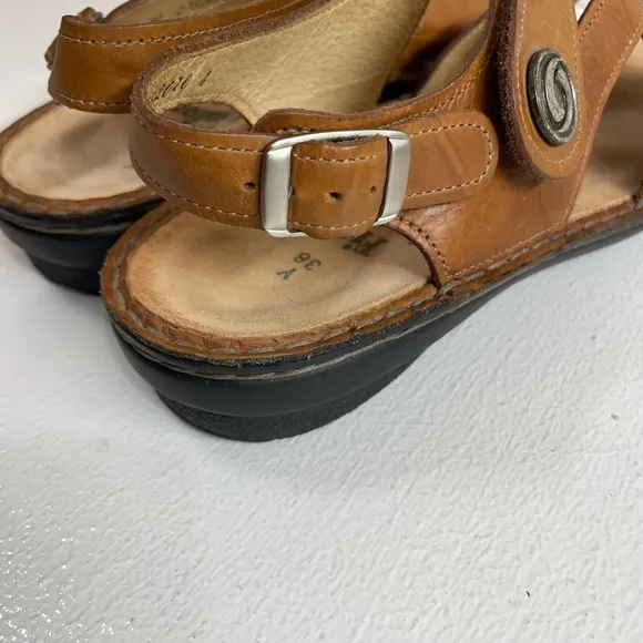 Finn Comfort Brown Leather Sandals looks in new horizons