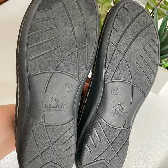 Finn Comfort Brown Leather Sandals looks in new horizons