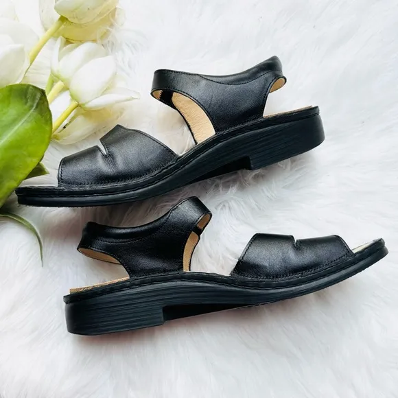 Finn Comfort Sandals
