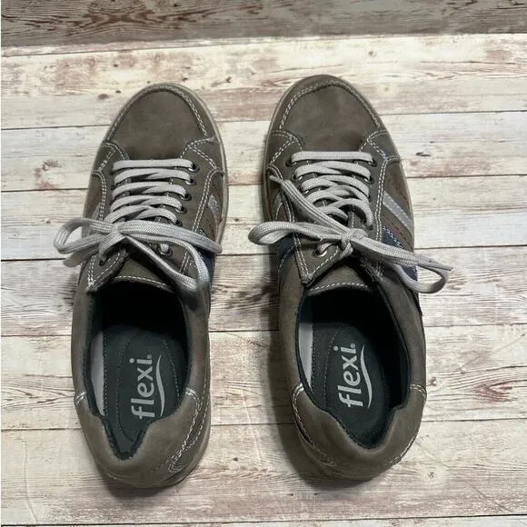 Flexi Leather Lace Up Sneakers Men's Size 8.5 Striped Shoes Comfort