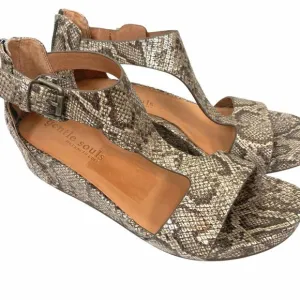 Gentle Souls Wedge Sandals Women's Gisele GSS8014EB Brown Beige T Strap SZ 9.5M