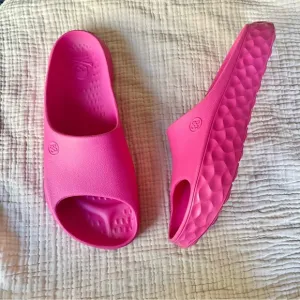 G/Fore | Hot Pink Unisex G/Slide Street Shoe Recovery Slide Sandals Rubber
