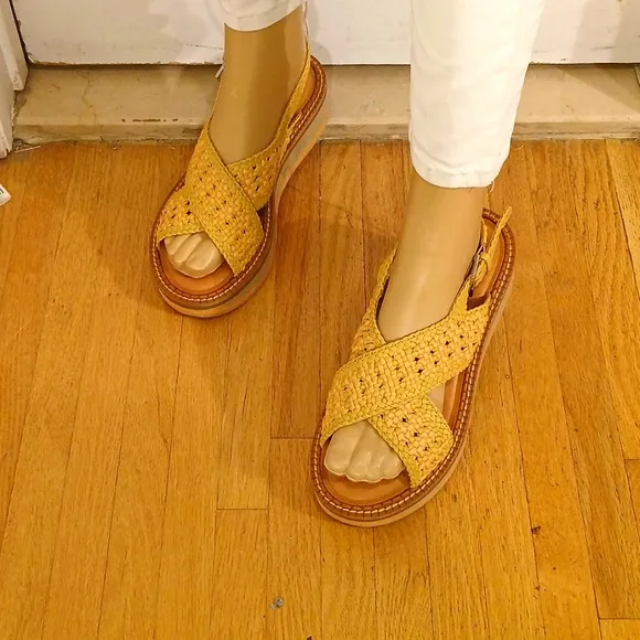 Gorgeous NWOT Robert Clergerie (France) Tan &amp; Pink Woven Platform Sandals