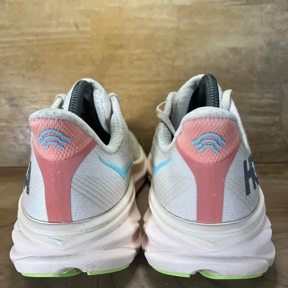 Hoka One One Clifton 9 REFLECTIVE Womens Size 9.5 Running Shoes Sneakers Vanilla