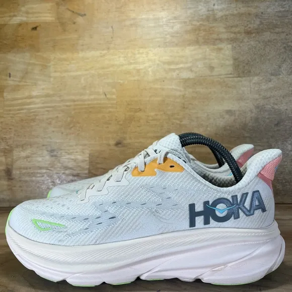 Hoka One One Clifton 9 REFLECTIVE Womens Size 9.5 Running Shoes Sneakers Vanilla