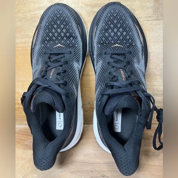 Hoka One One Clifton 9 Womens Size 9 (B) Running Shoes Sneakers Black Gold