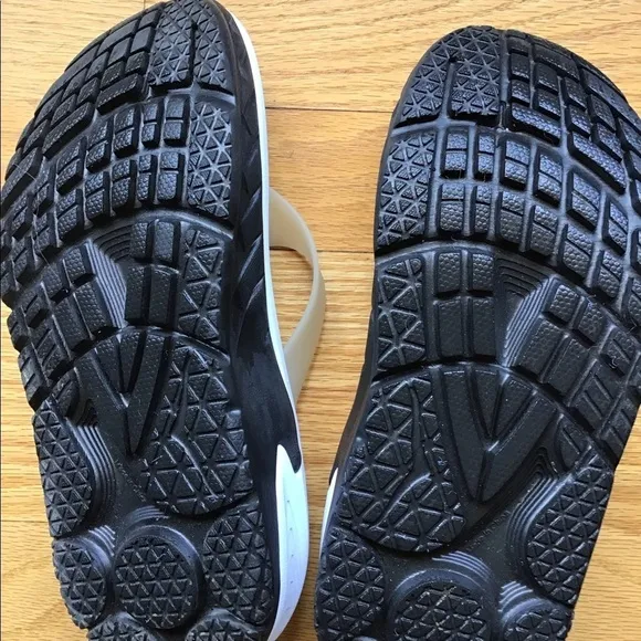 HOKA One One  recovery sandals