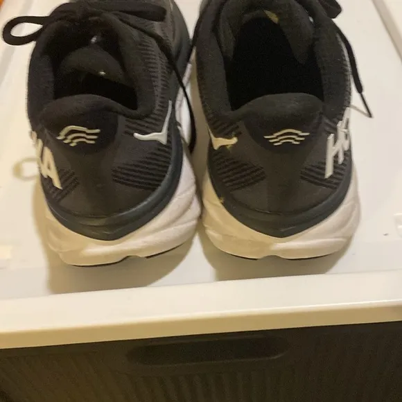 Hoka One One Womens Clifton 9 Fitness Workout Running Shoes size 9.5