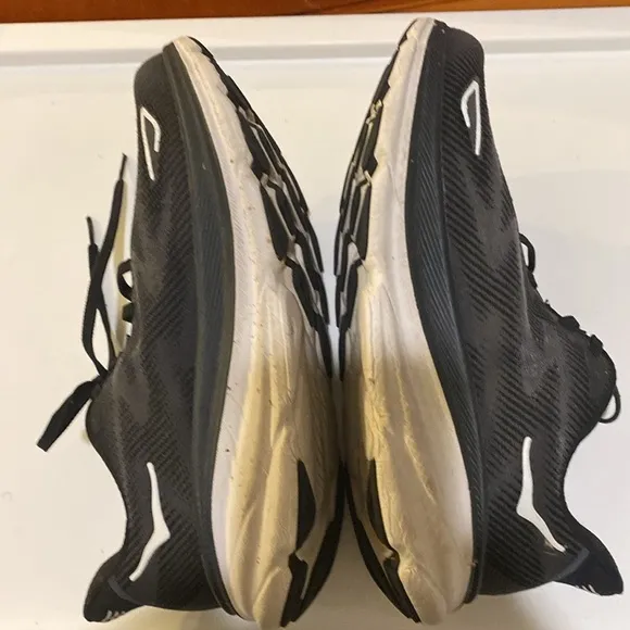 Hoka One One Womens Clifton 9 Fitness Workout Running Shoes size 9.5