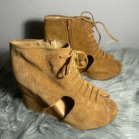 Jeffrey Campbell Mary Roks Perforated Suede Wedge Peep Toe Booties Tan Sz 9