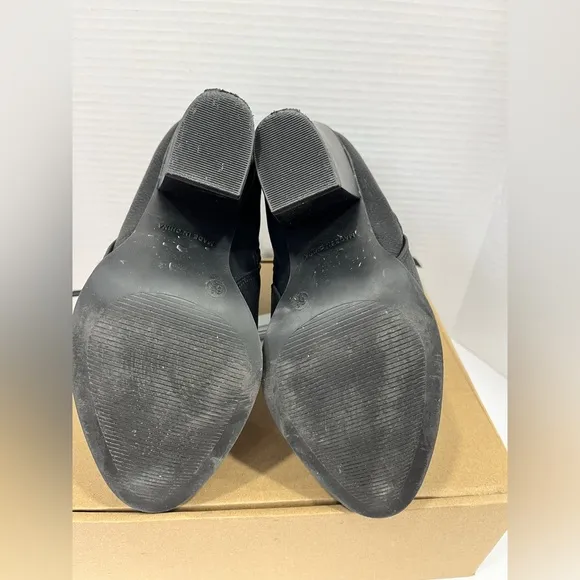 Journee Collection Womens Vally Stacked Heel Booties. Size: 6.5. Color:Black