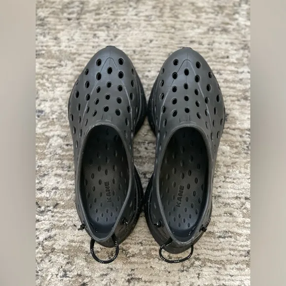 Kane Revive Recovery Slip on Shoes Black on Black Speckled Sole Mens Size 10
