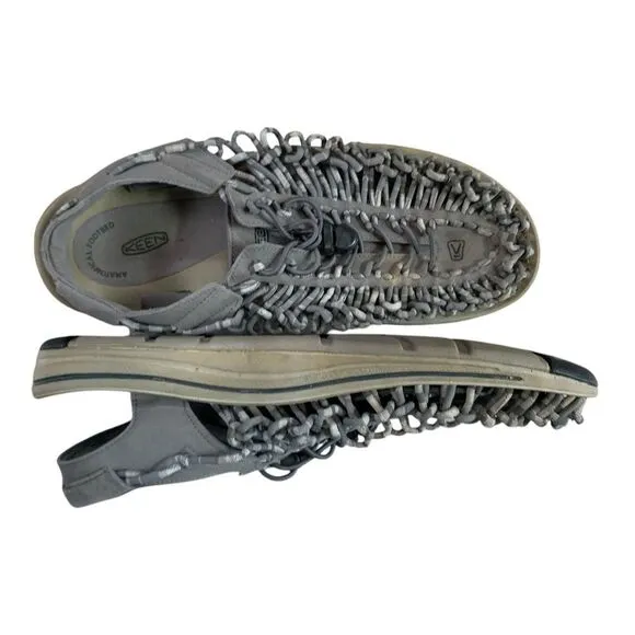 KEEN UNEEK Sandals in Light Gray Size 13