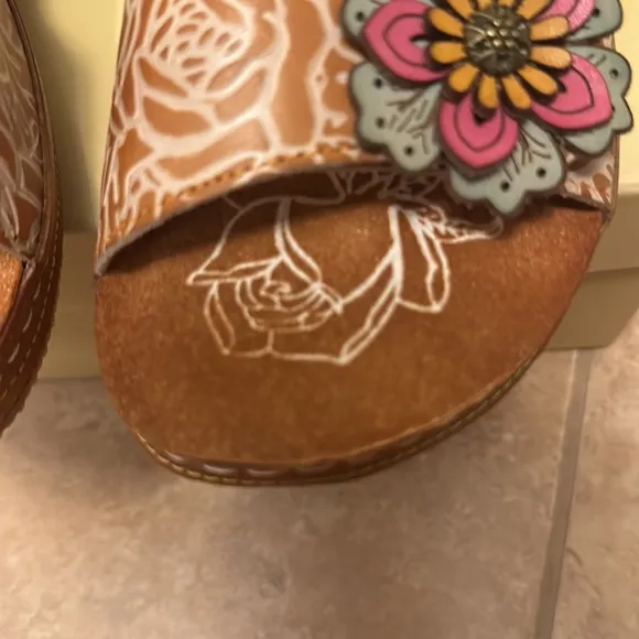 L'Artiste Women’s cuteness camel multi