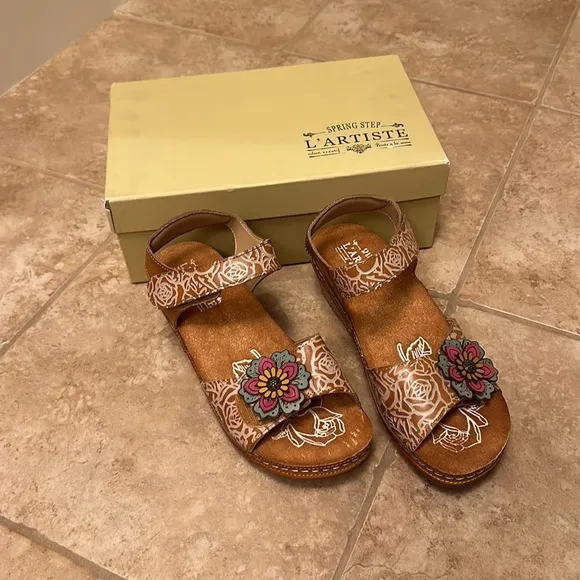 L'Artiste Women’s cuteness camel multi