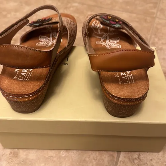 L'Artiste Women’s cuteness camel multi