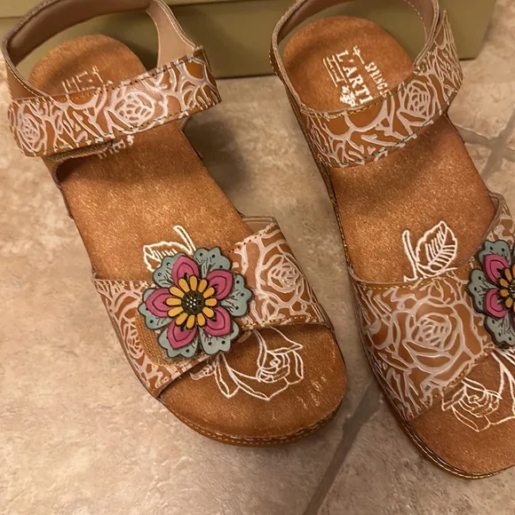 L'Artiste Women’s cuteness camel multi