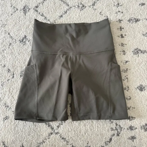 Lululemon Wunder Train High-Rise Short with Pockets 5.5”