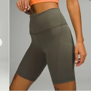 Lululemon Wunder Train High-Rise Short with Pockets 5.5”