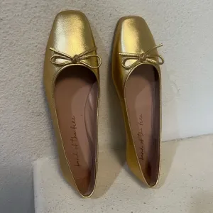Made In Brazil Gold Leather Metallic Square Toes Ballet Flats Comfort sandals 10