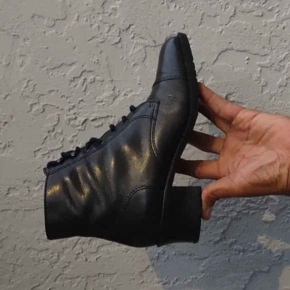 Maripé Women's &quot;BROOKE&quot; OLD SKOOL INSPIRED LEATHER ANKLE BOOT