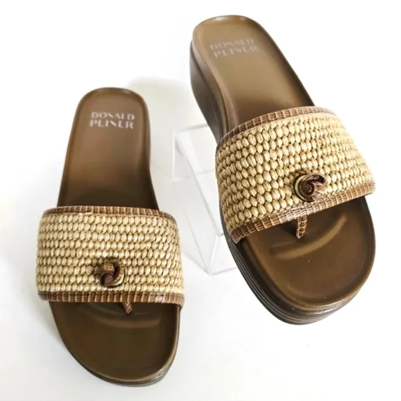 Medium Donald J. Pliner Women's Farrahr Raffia Biscotti (Tan) Thong