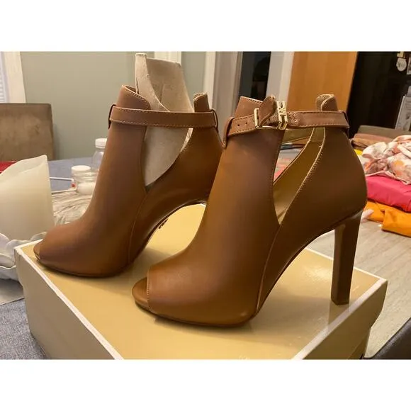 MICHAEL KORS LAWSON HIGH HEEL BUCKELED OPEN TOE SHOE. VACHETTA LEATHER. $298 SZ5