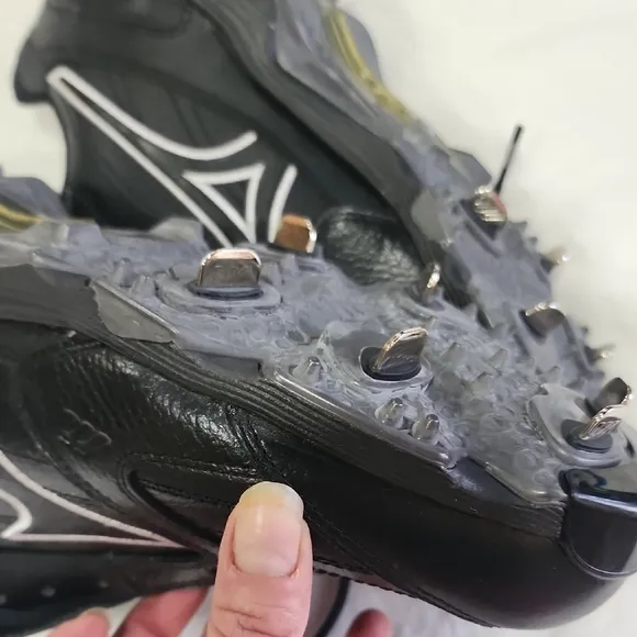 Mizuno Men's Black Athletic Shoes Cleats