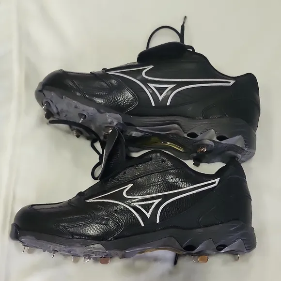 Mizuno Men's Black Athletic Shoes Cleats
