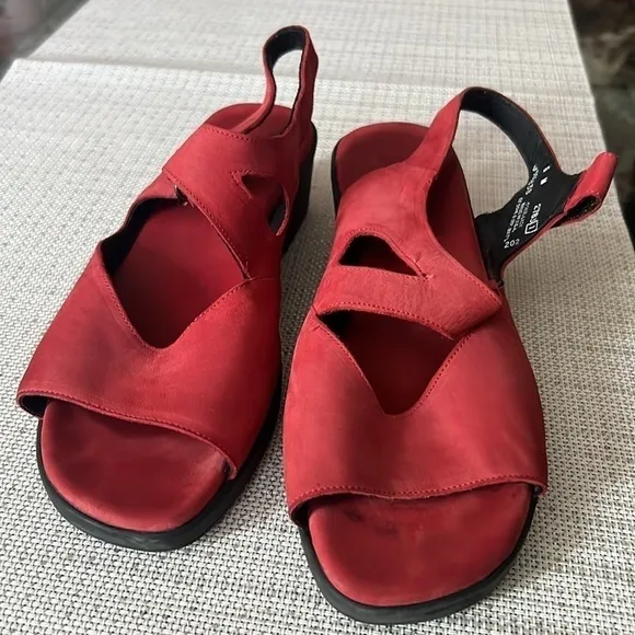 Munro Micah Slingback Sandals  Nubuck Sz 8 M, pre loved suede