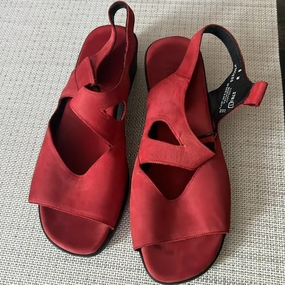 Munro Micah Slingback Sandals  Nubuck Sz 8 M, pre loved suede